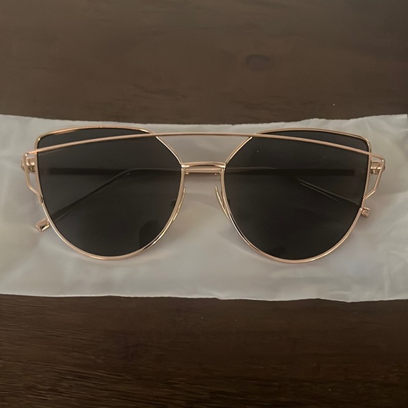 Accessories - Stylish Sunglasses 😎